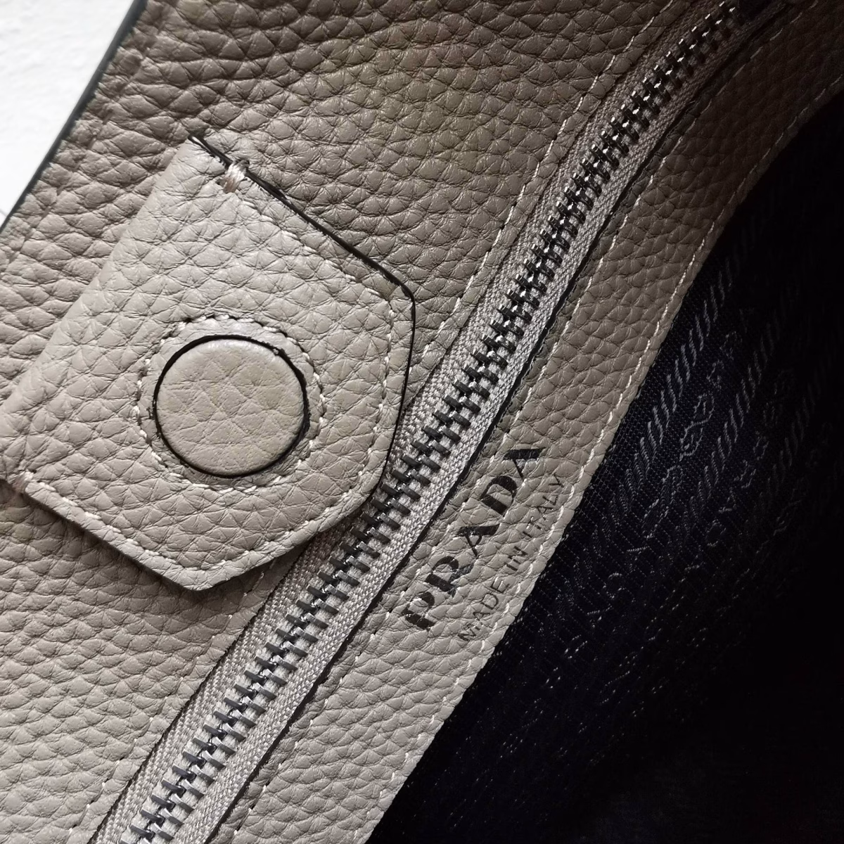 Prada Hobo Bag in Grey Grained Leather - Image 5