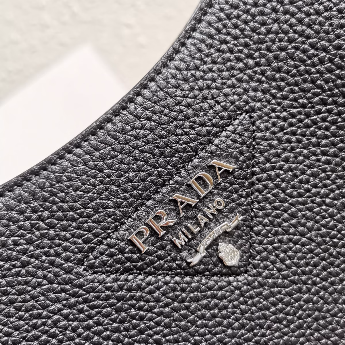 Prada Hobo Bag in Black Grained Leather - Image 3