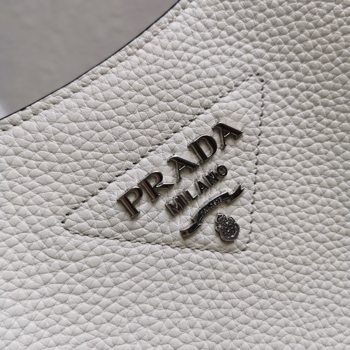 Prada Hobo Bag in White Grained Leather - Image 4