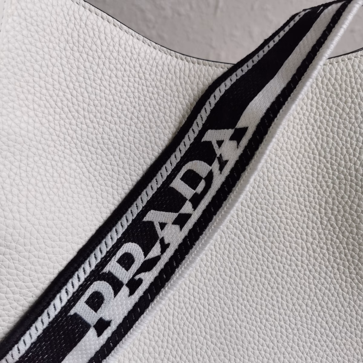 Prada Hobo Bag in White Grained Leather - Image 5