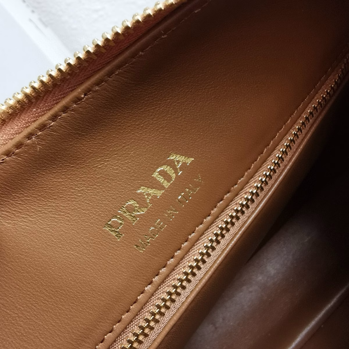 Prada Shoulder Bag in Brown Grained Leather - Image 10