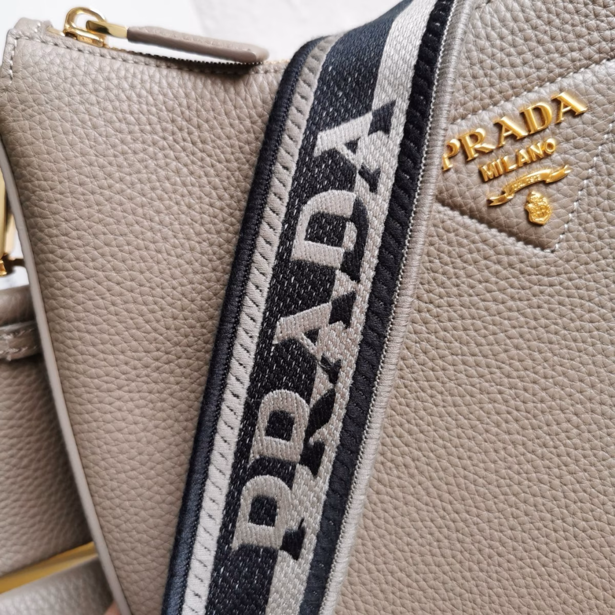 Prada Shoulder Bag in Grey Grained Leather - Image 4