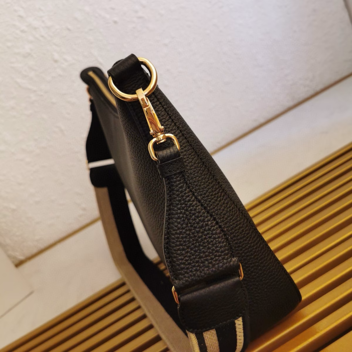 Prada Shoulder Bag in Black Grained Leather - Image 10