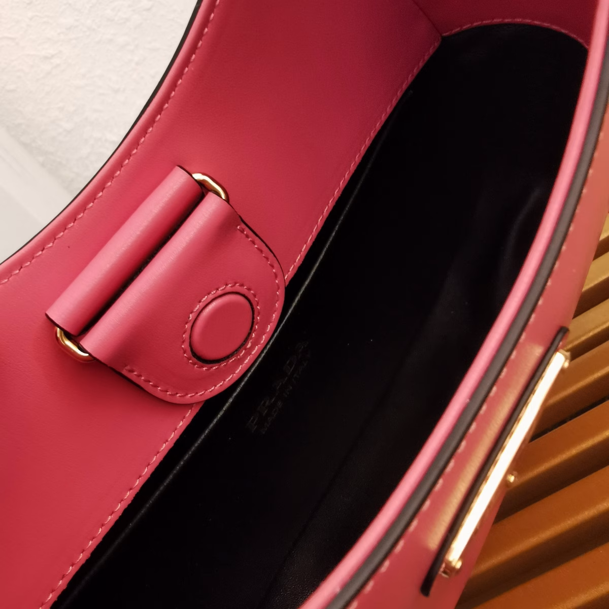 Prada Shoulder Bag in Pink Leather - Image 5