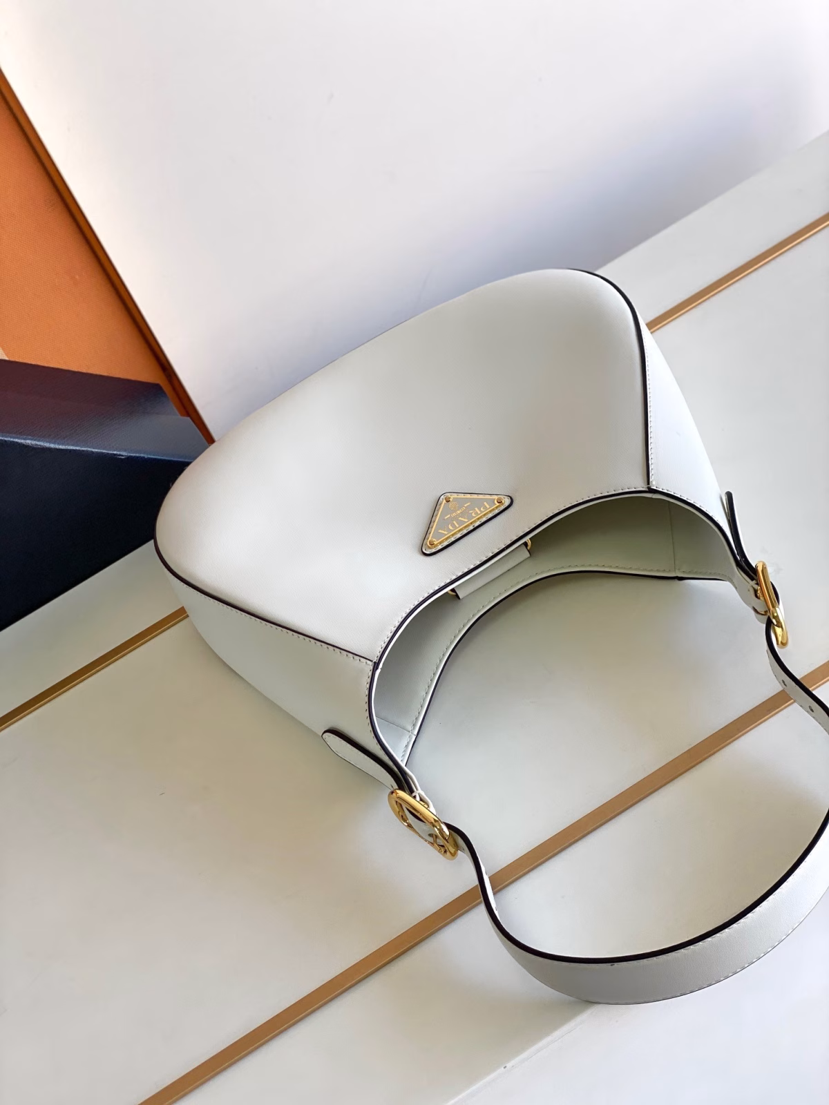 Prada Shoulder Bag in White Leather - Image 3