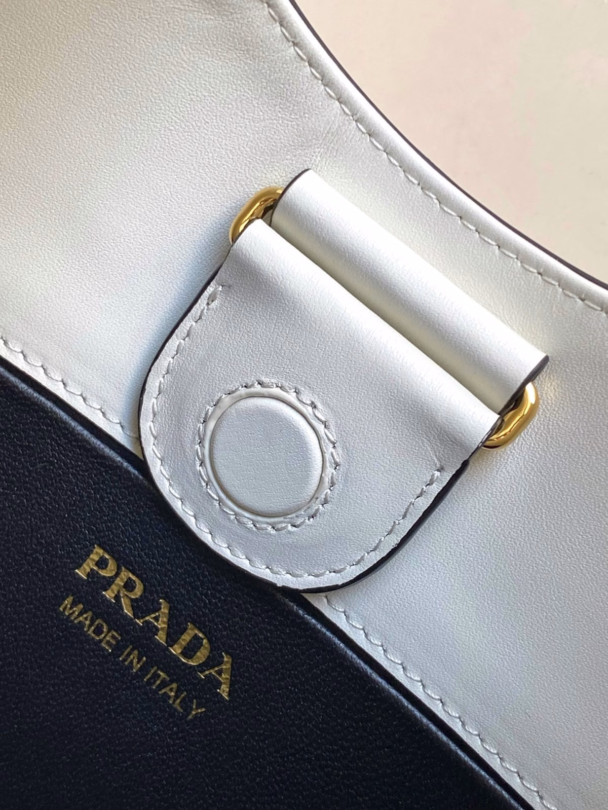 Prada Shoulder Bag in White Leather - Image 5
