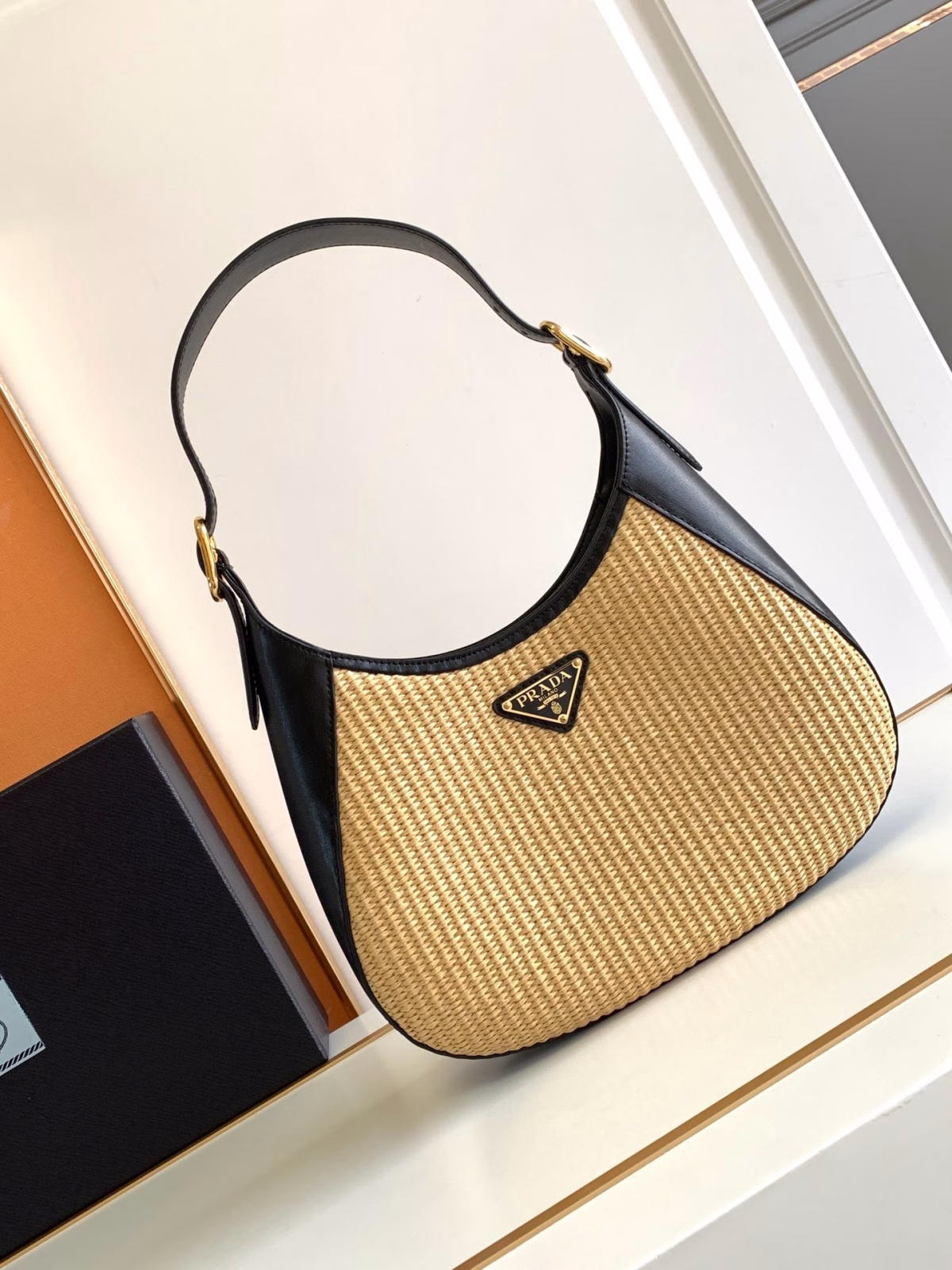 Prada Shoulder Bag in Woven Straw and Black Leather - Image 7