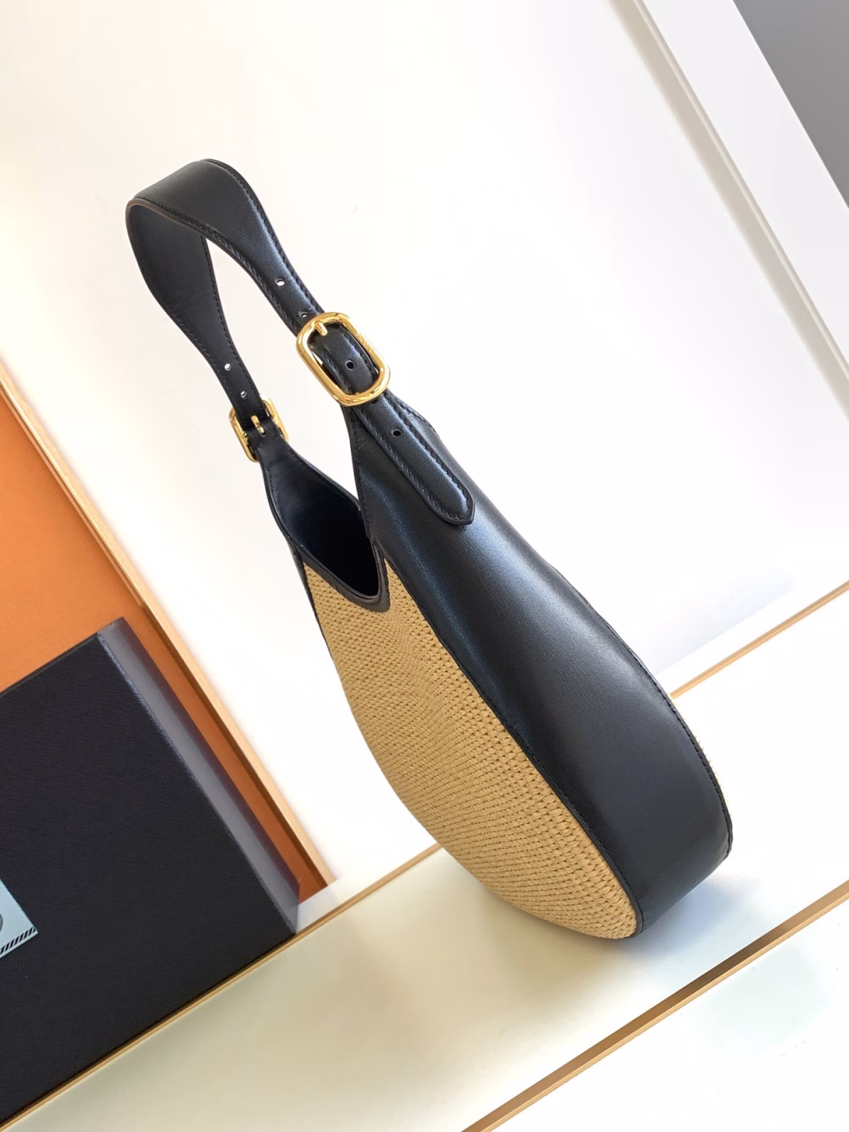 Prada Shoulder Bag in Woven Straw and Black Leather - Image 8