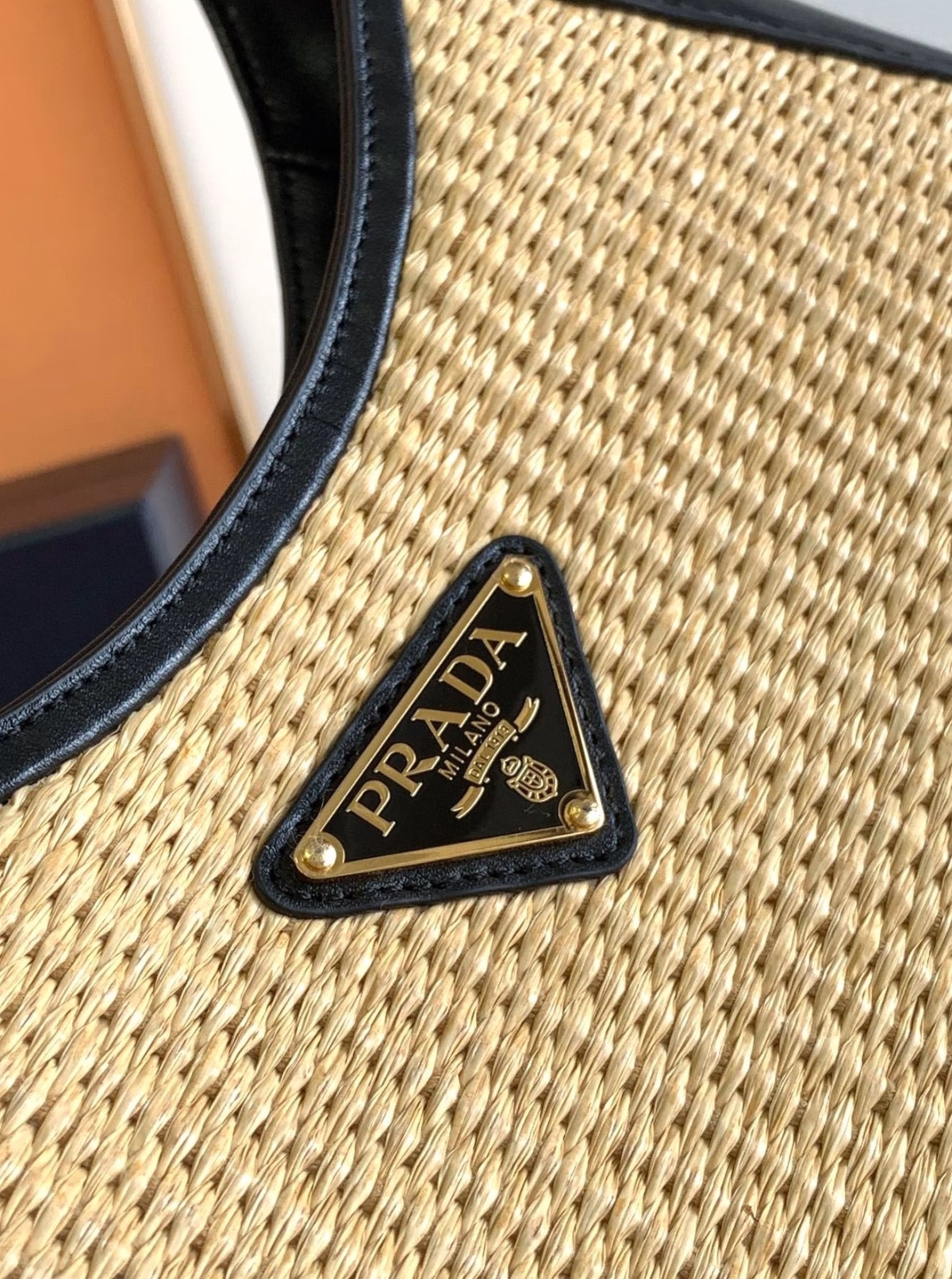 Prada Shoulder Bag in Woven Straw and Black Leather - Image 10