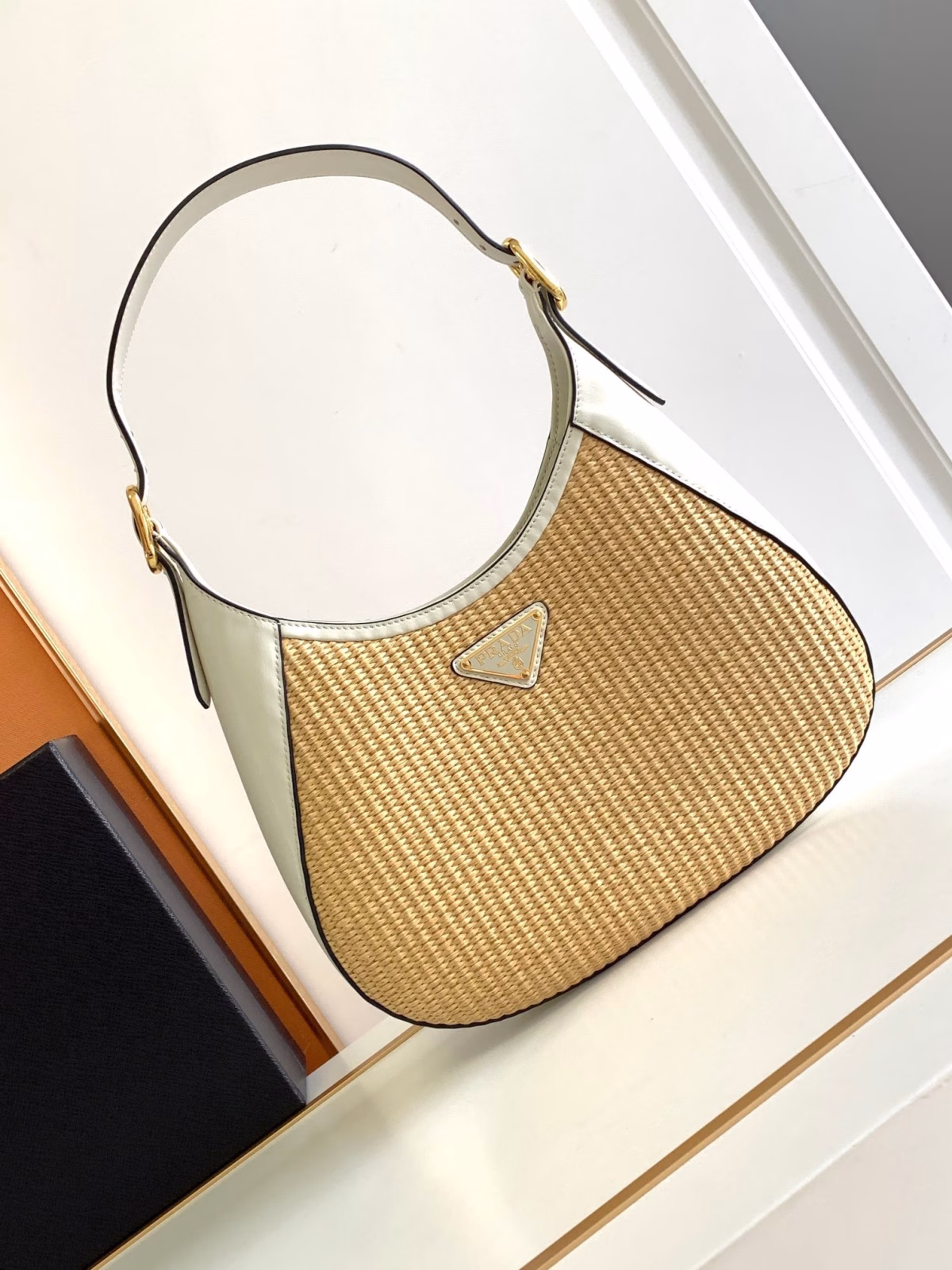 Prada Shoulder Bag in Woven Straw and White Leather - Image 6