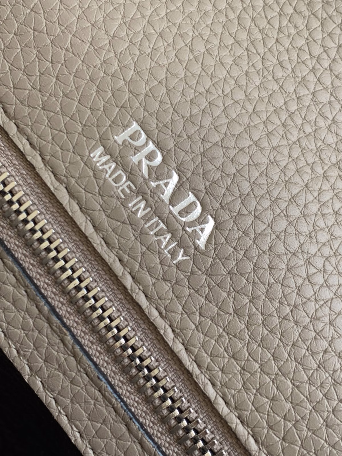 Prada Flap Shoulder Bag in Grey Grained Leather - Image 7
