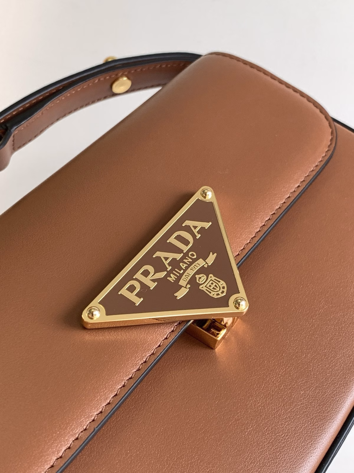 Prada Shoulder Bag in Cognac Smooth Calfskin - Image 4