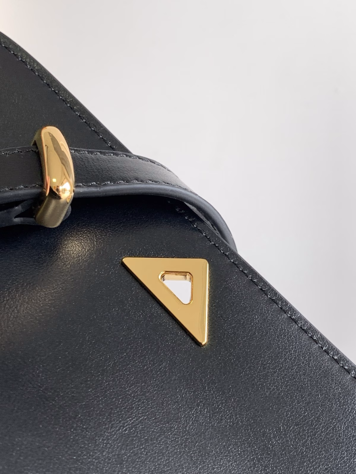 Prada Shoulder Bag in Black Smooth Calfskin - Image 6