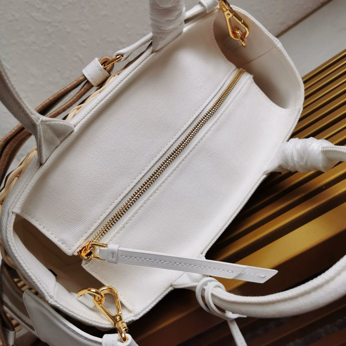 Prada Medium Blend Tote Bag in Wicker and Linen - Image 4