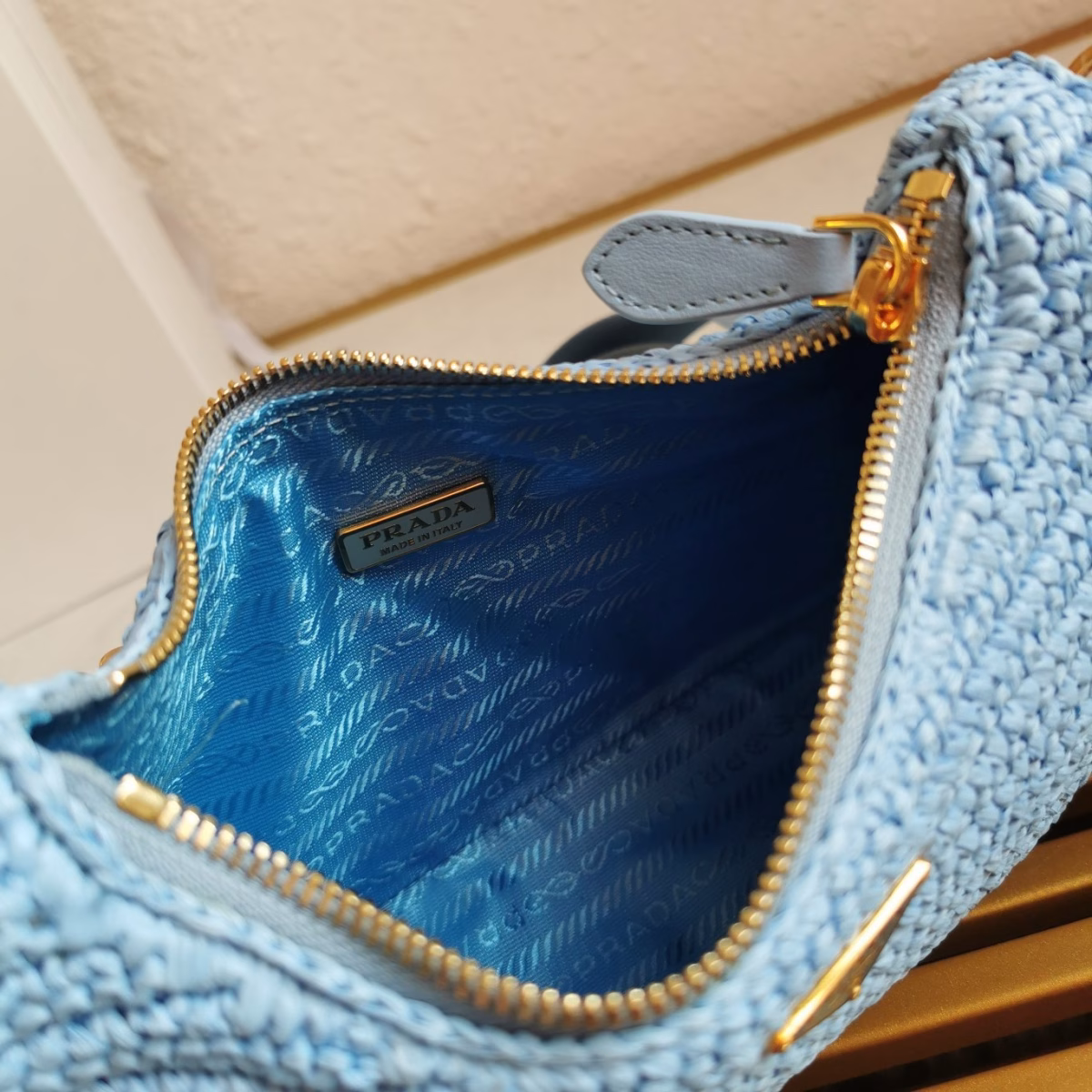 Prada Re-Edition 2005 Shoulder Bag In Blue Raffia - Image 5