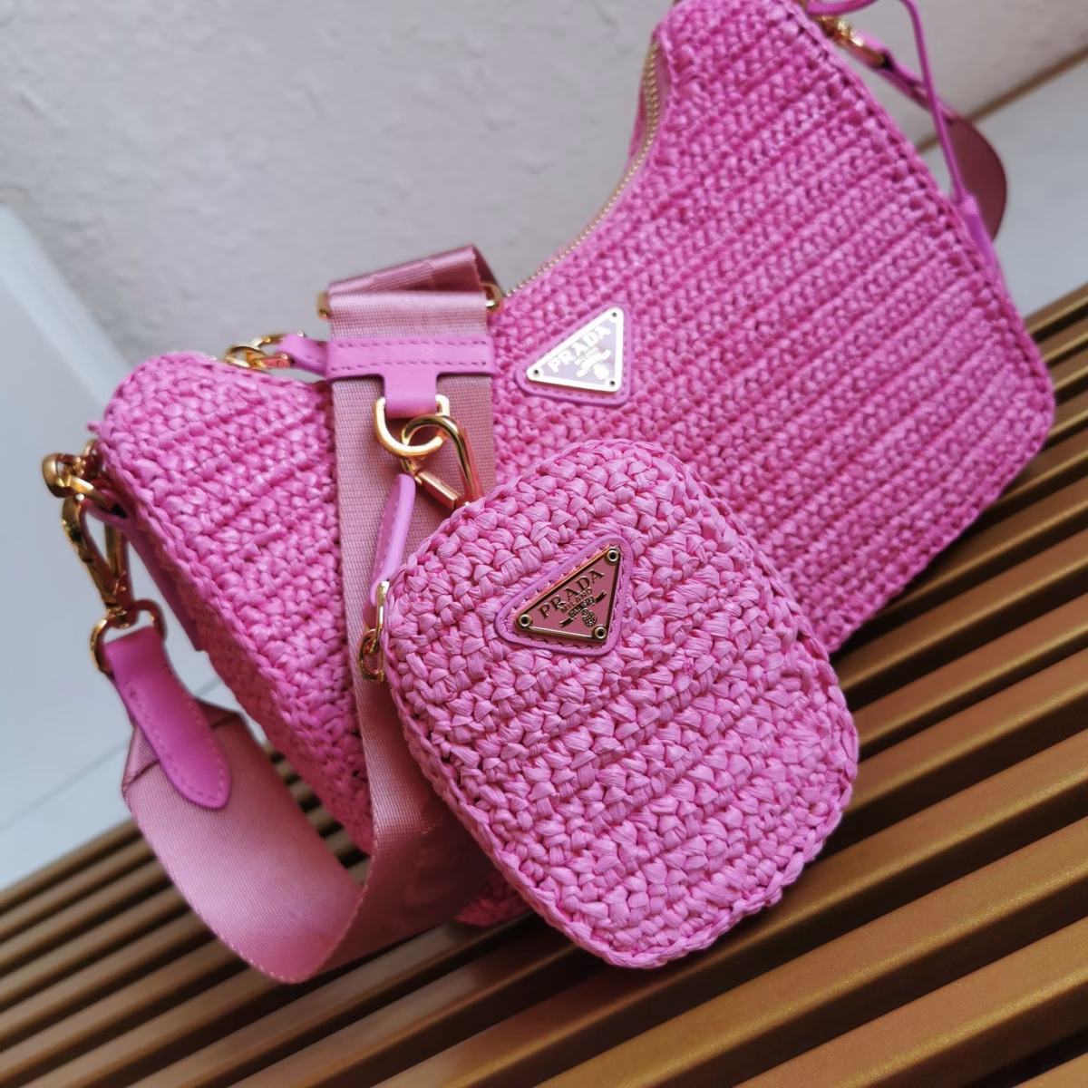 Prada Re-Edition 2005 Shoulder Bag In Pink Raffia - Image 2