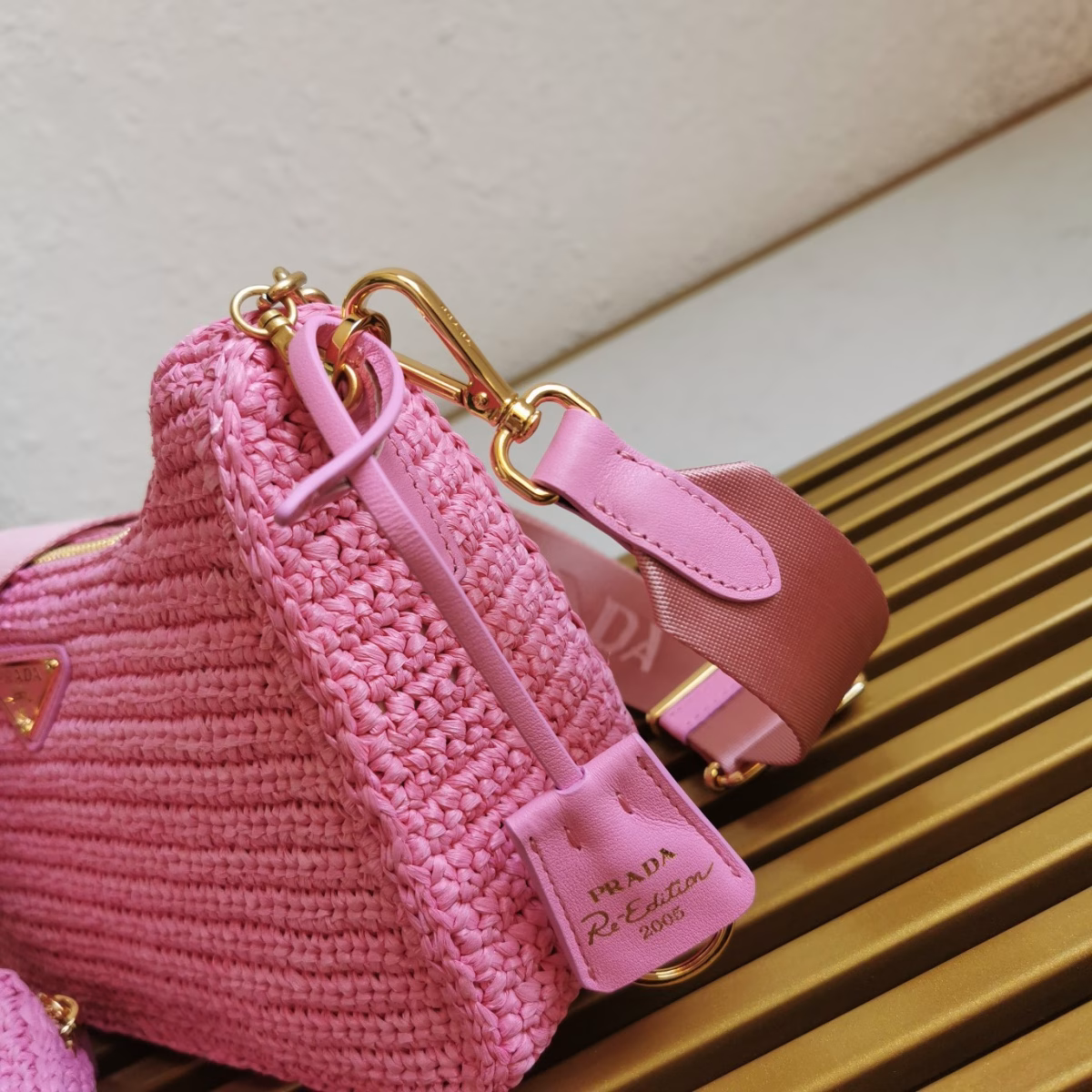 Prada Re-Edition 2005 Shoulder Bag In Pink Raffia - Image 3