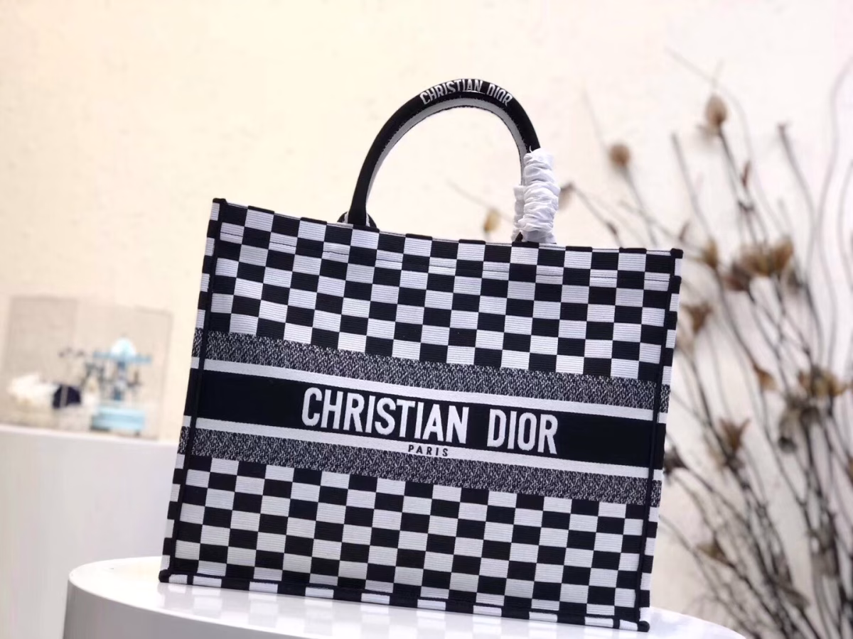 Dior Book Tote Bag In Black/White Checkered Canvas - Image 4