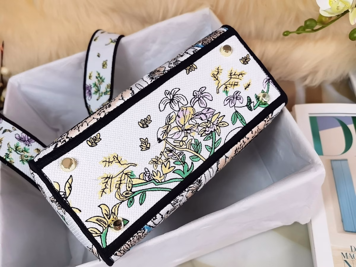Dior Medium Lady D-Lite Bag In Latte D-Constellation Embroidery - Image 9
