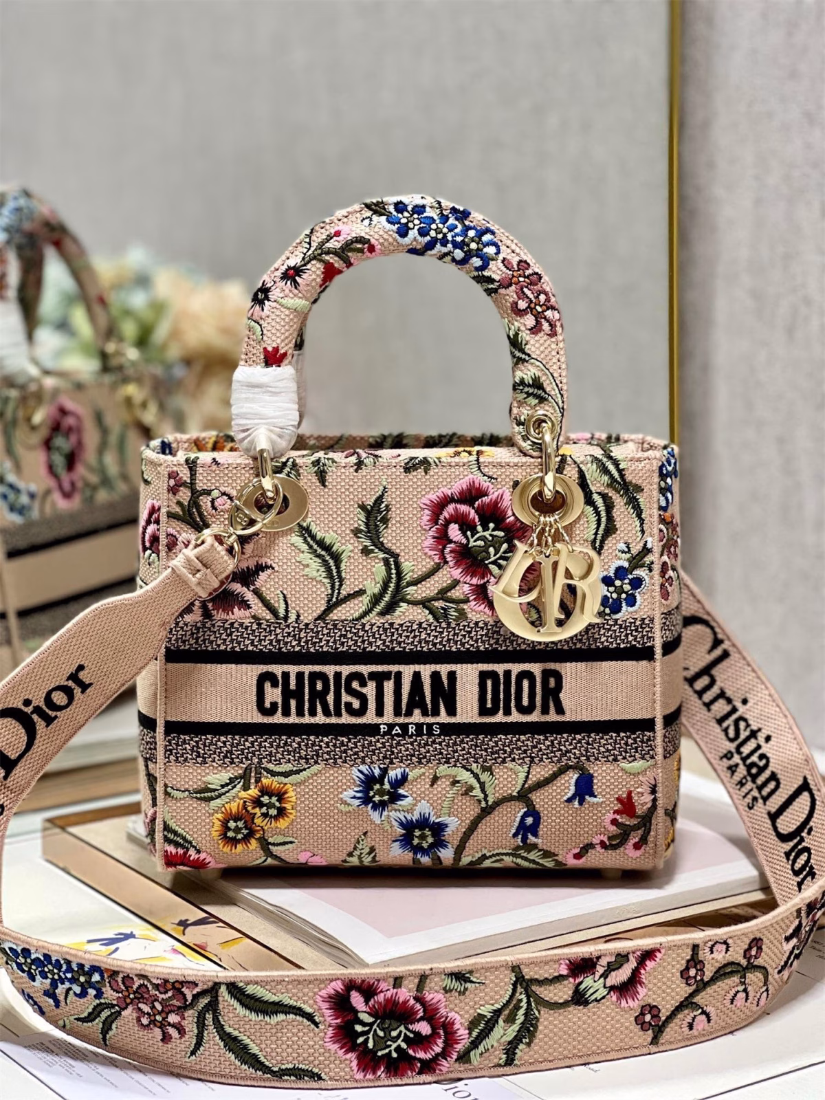 Dior Lady D-Lite Medium Bag In Beige Raffia Embroidered with Dior Petites Fleurs - Image 6