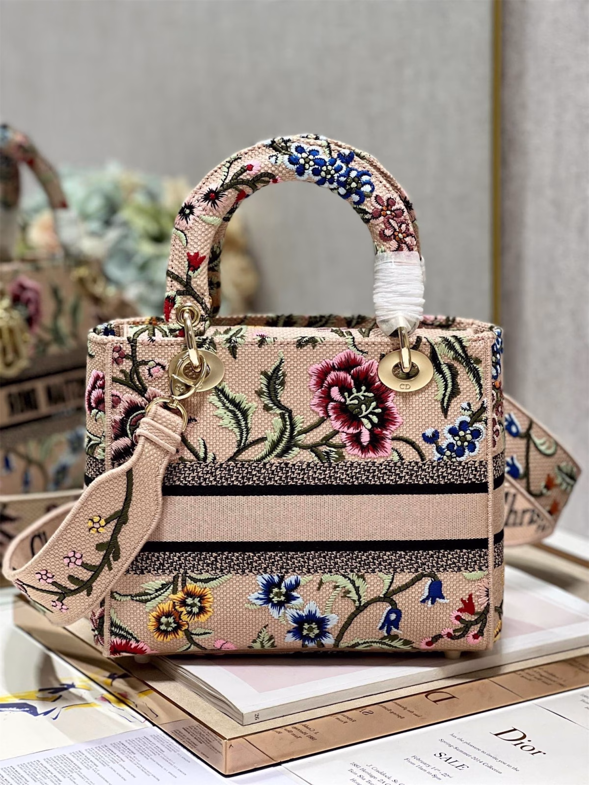 Dior Lady D-Lite Medium Bag In Beige Raffia Embroidered with Dior Petites Fleurs - Image 7