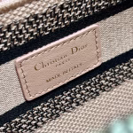 Dior Lady D-Lite Medium Bag In Beige Raffia Embroidered with Dior Petites Fleurs - Image 5