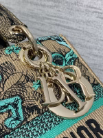 Dior Dioriviera Lady D-Lite Medium Bag in Raffia with Green Toile de Jouy Sauvage Embroidery - Image 9