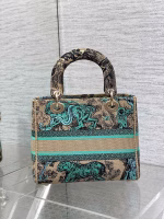 Dior Dioriviera Lady D-Lite Medium Bag in Raffia with Green Toile de Jouy Sauvage Embroidery - Image 5