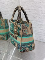 Dior Dioriviera Lady D-Lite Medium Bag in Raffia with Green Toile de Jouy Sauvage Embroidery - Image 6