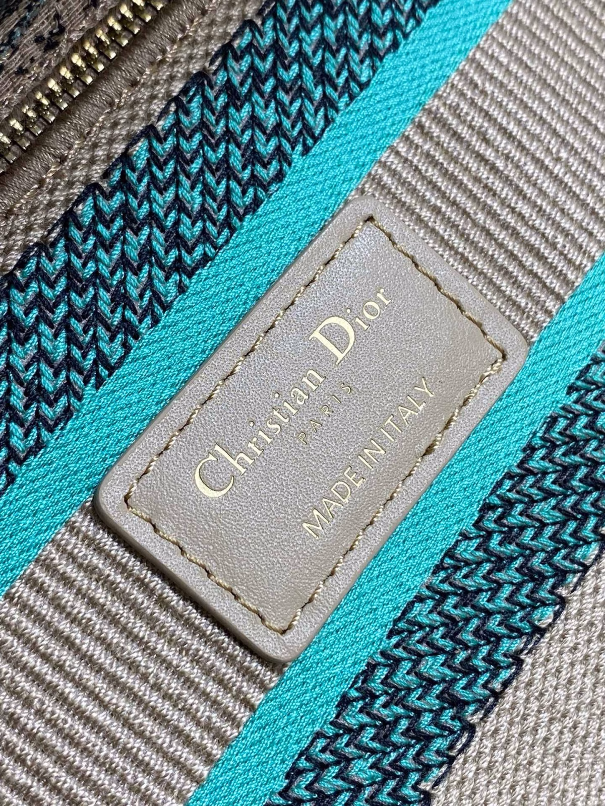 Dior Dioriviera Lady D-Lite Medium Bag in Raffia with Green Toile de Jouy Sauvage Embroidery - Image 10