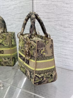 Dior Dioriviera Lady D-Lite Medium Bag in Raffia with Lime Toile de Jouy Sauvage Embroidery - Image 6