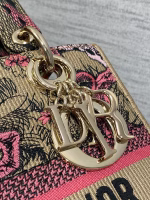 Dior Dioriviera Lady D-Lite Medium Bag in Raffia with Pink Toile de Jouy Sauvage Embroidery - Image 4