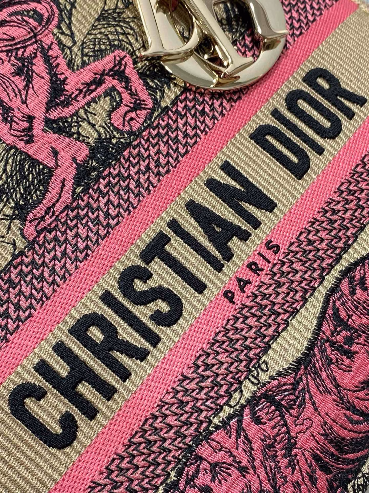 Dior Dioriviera Lady D-Lite Medium Bag in Raffia with Pink Toile de Jouy Sauvage Embroidery - Image 5