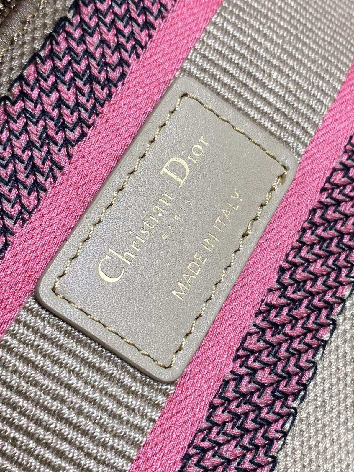 Dior Dioriviera Lady D-Lite Medium Bag in Raffia with Pink Toile de Jouy Sauvage Embroidery - Image 8