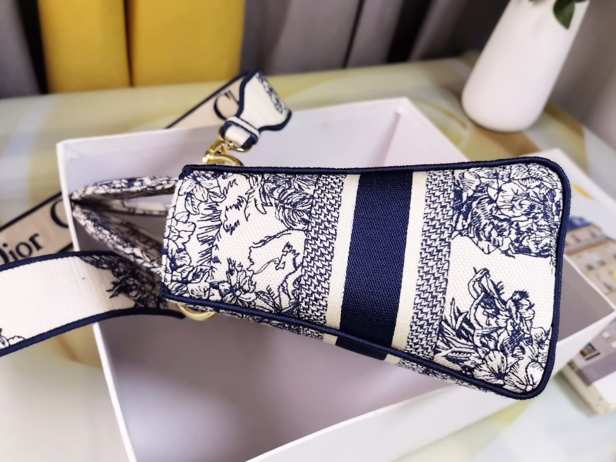 Dior Medium Lady D-Lite Bag In Blue Multicolor R¨ºve d'Infini Embroidery - Image 4