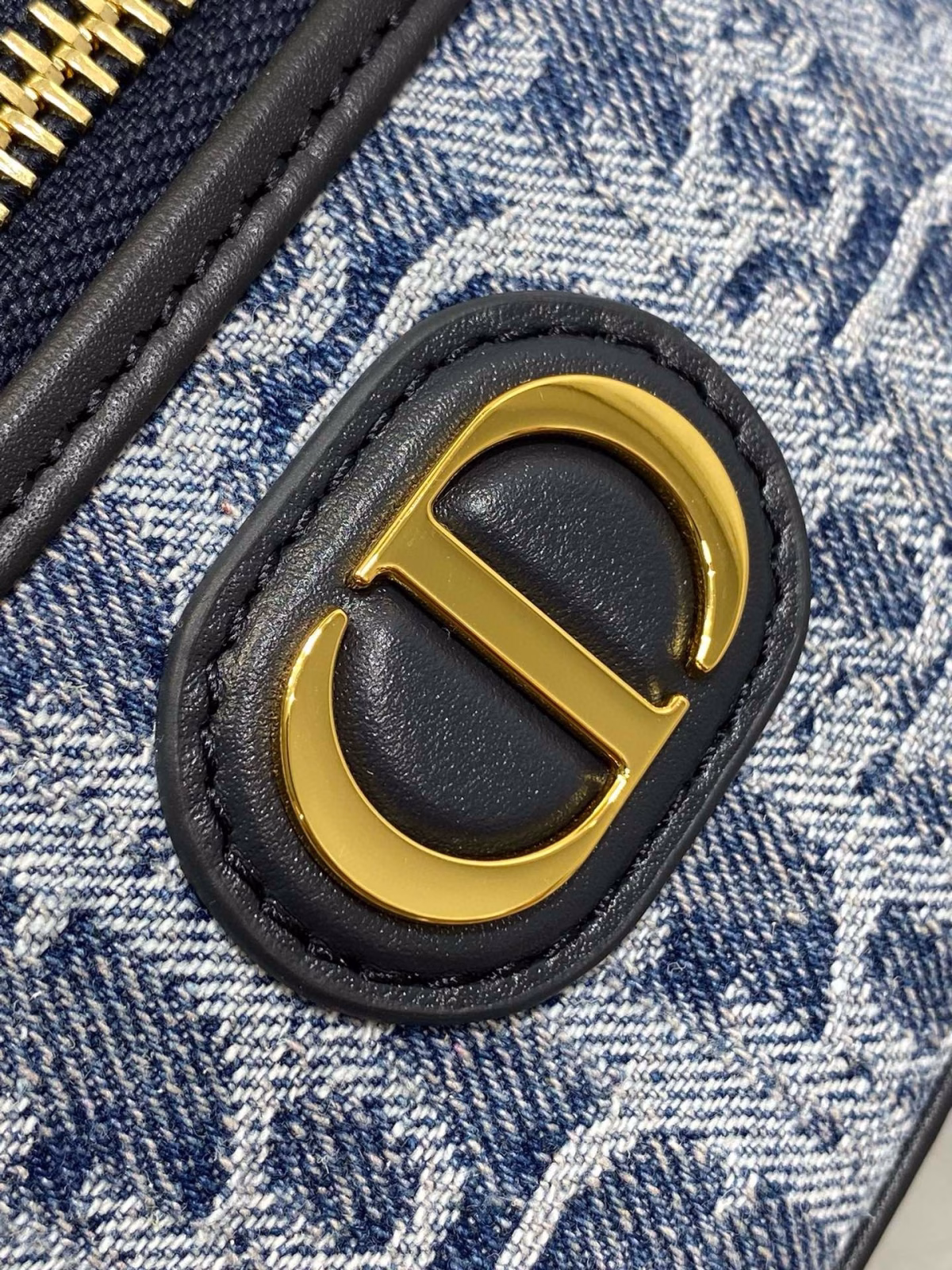 Dior 30 Montaigne Mini Vanity Case in Blue Denim Oblique Jacquard - Image 7