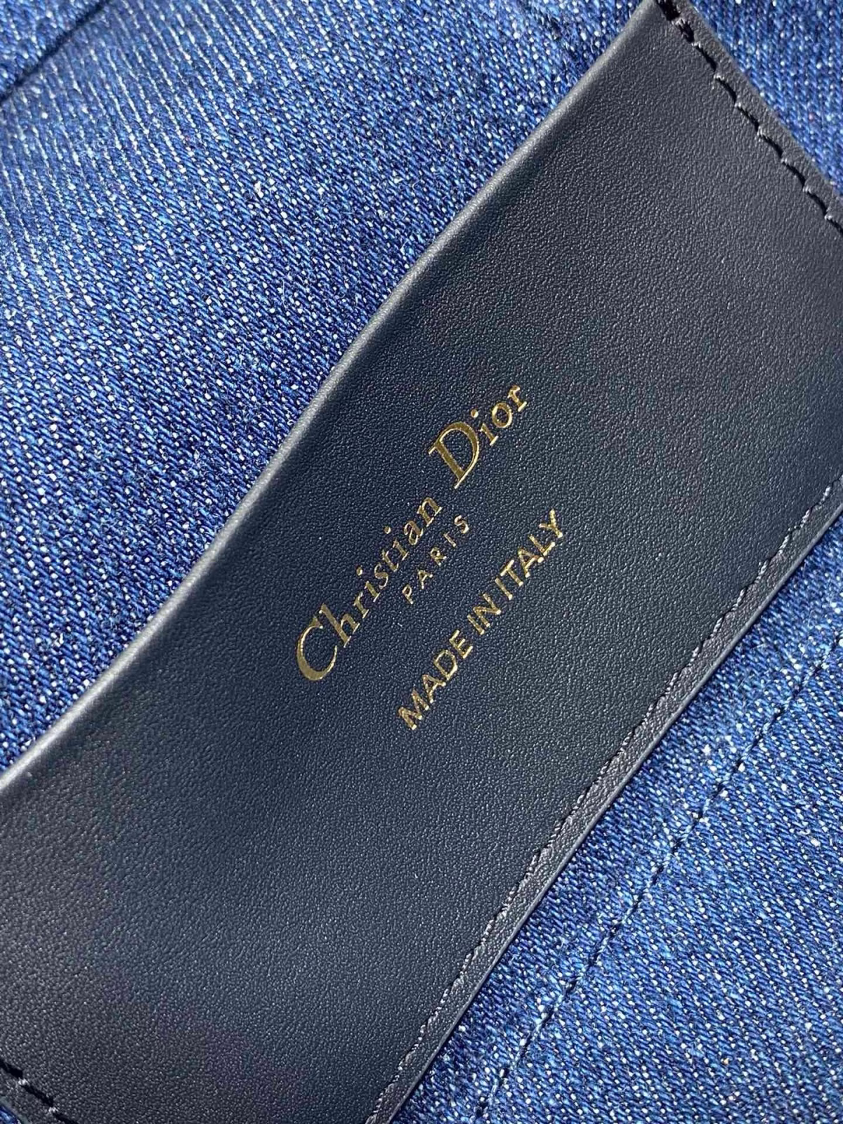 Dior 30 Montaigne Mini Vanity Case in Blue Denim Oblique Jacquard - Image 2