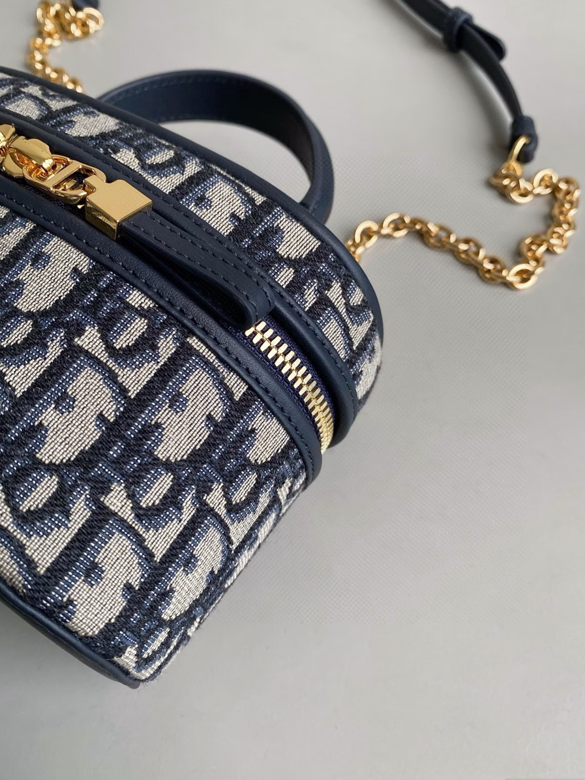 Dior 30 Montaigne Mini Vanity Case in Blue Oblique Jacquard - Image 5