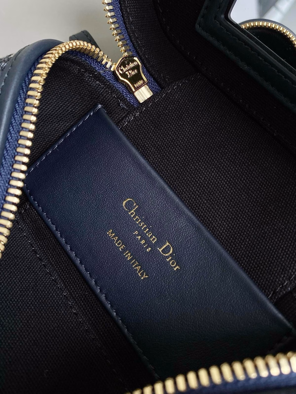 Dior 30 Montaigne Mini Vanity Case in Blue Oblique Jacquard - Image 4