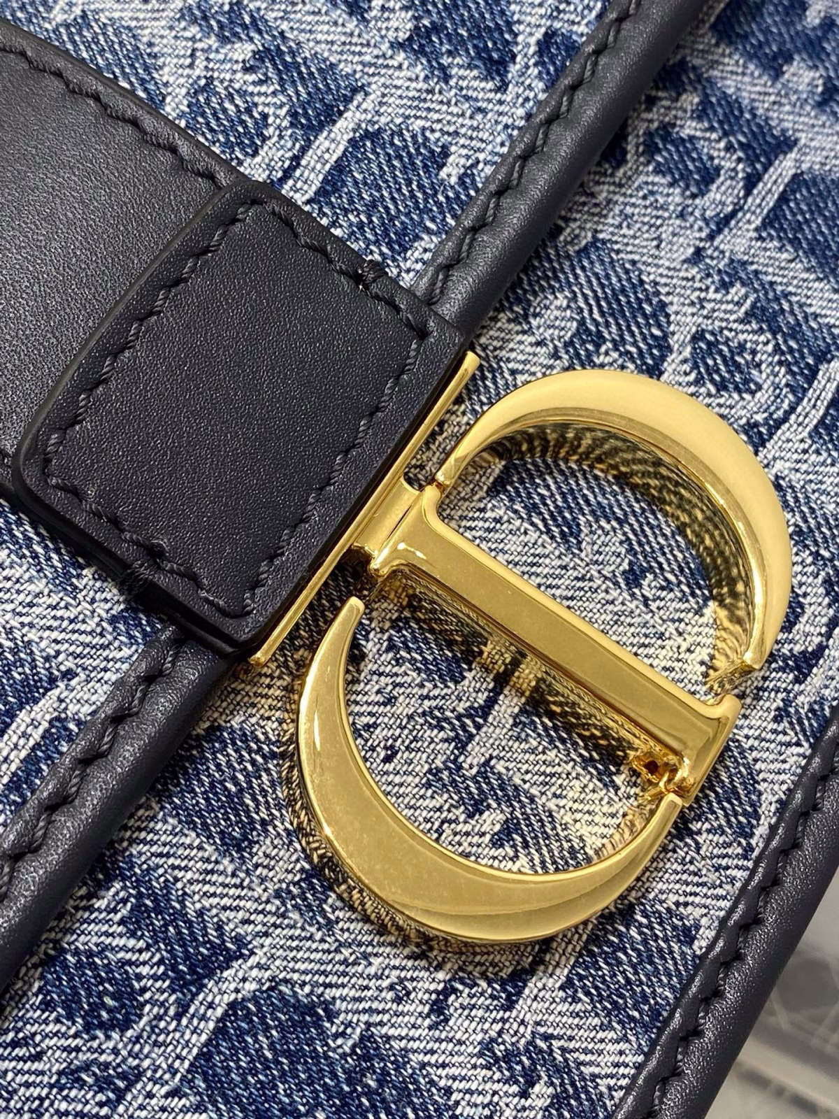 Dior 30 Montaigne East-West Bag with Chain in Blue Denim Oblique Jacquard - Image 3