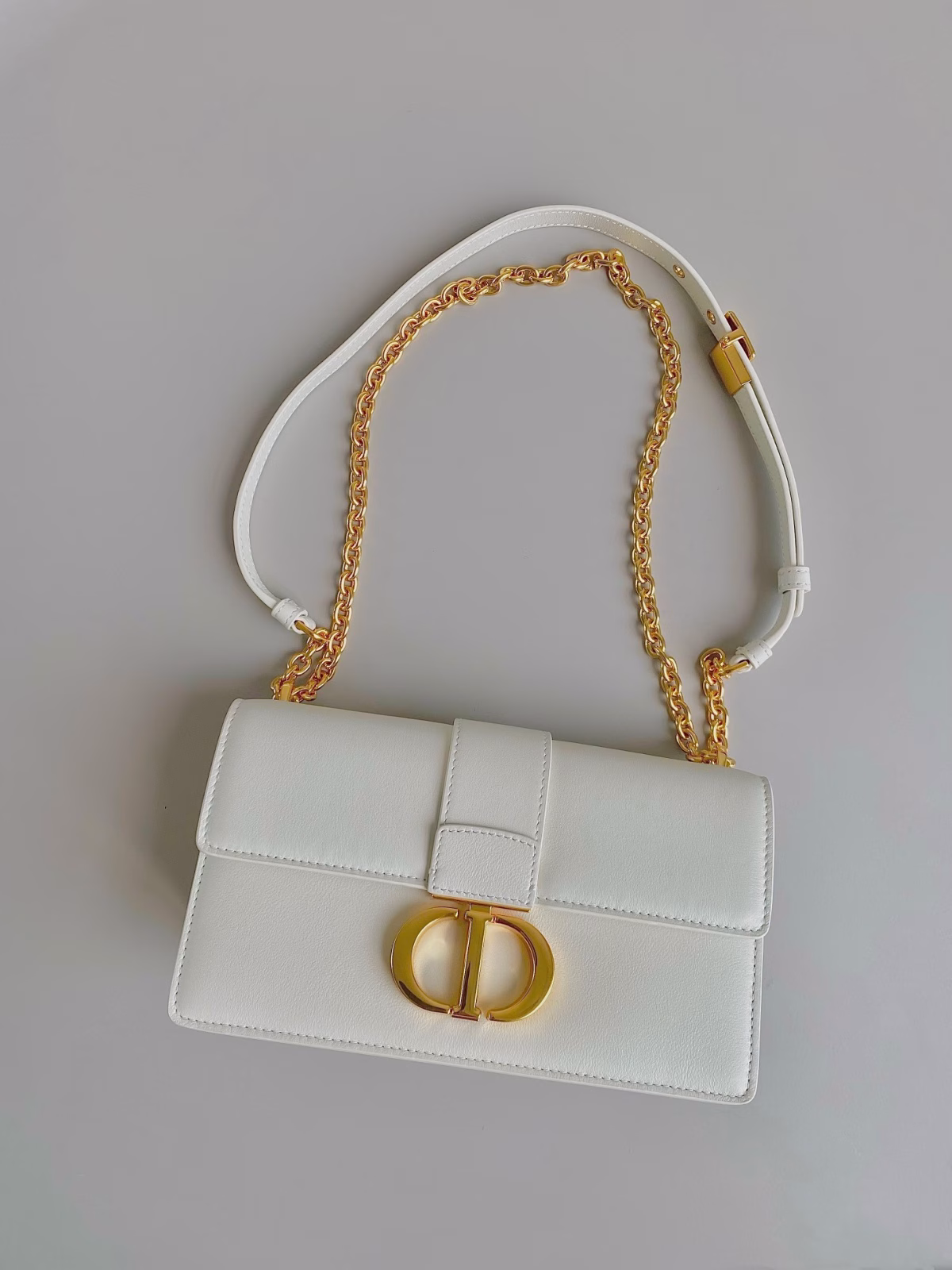 Dior 30 Montaigne East-West Bag with Chain in White Calfskin - Image 7