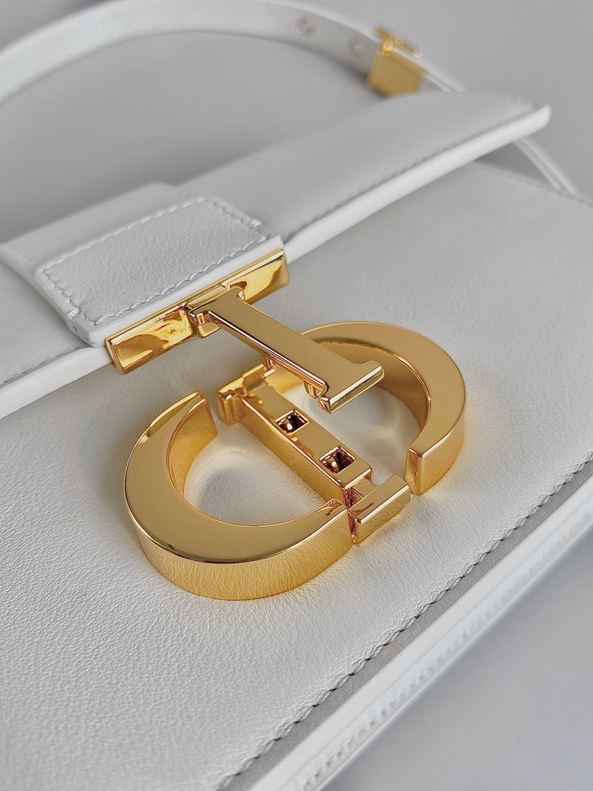 Dior 30 Montaigne East-West Bag with Chain in White Calfskin - Image 2