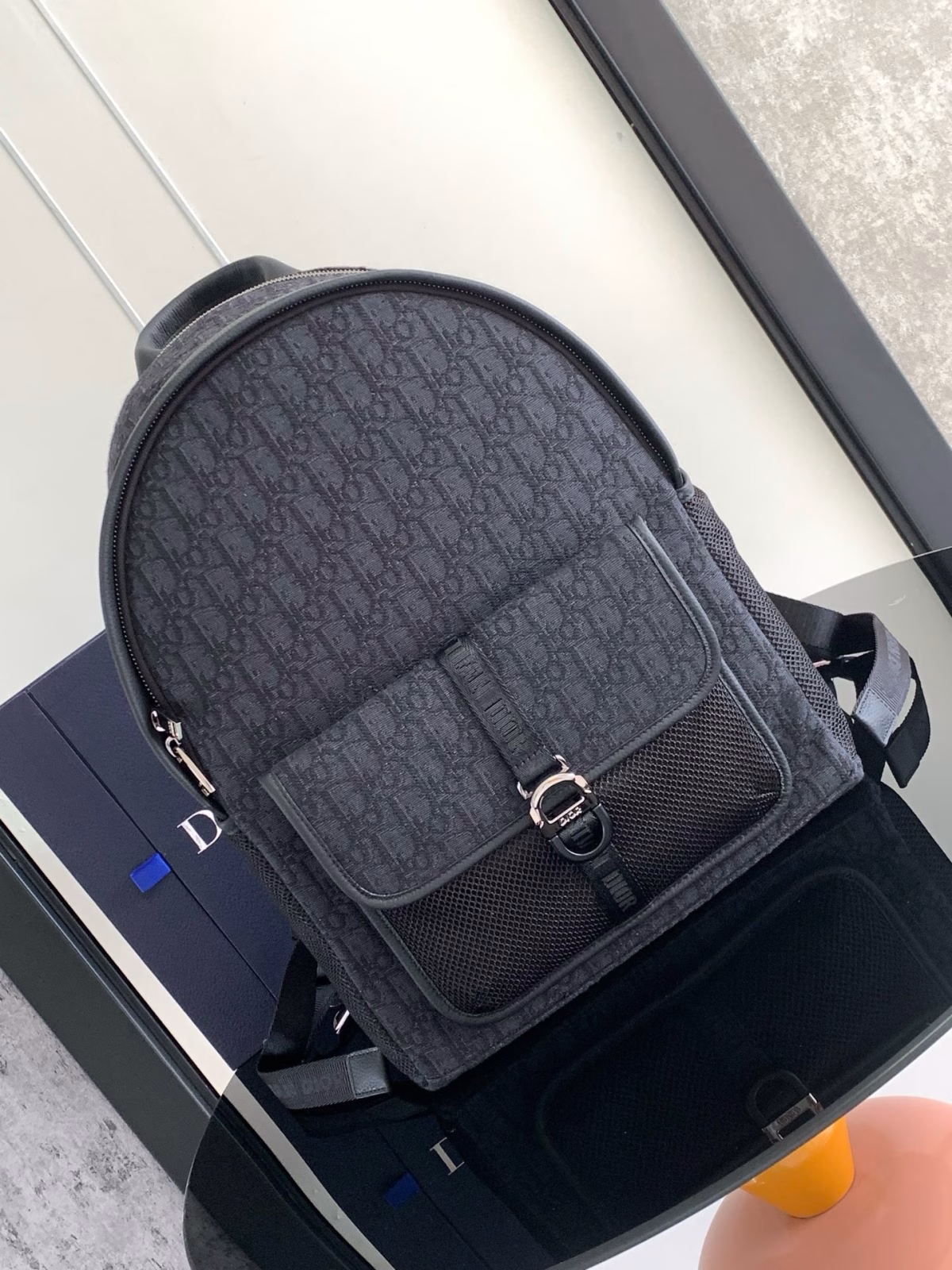Dior 8 Backpack in Black Dior Oblique Jacquard - Image 7