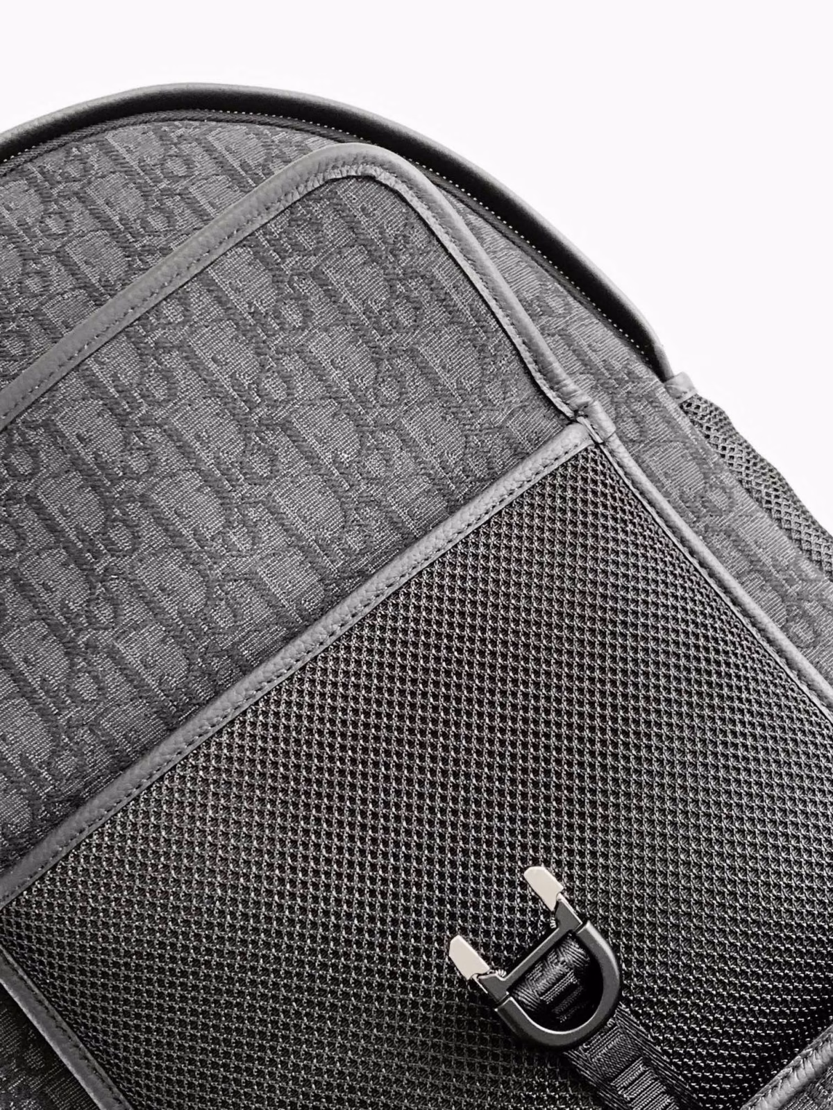 Dior 8 Backpack in Black Dior Oblique Jacquard - Image 4