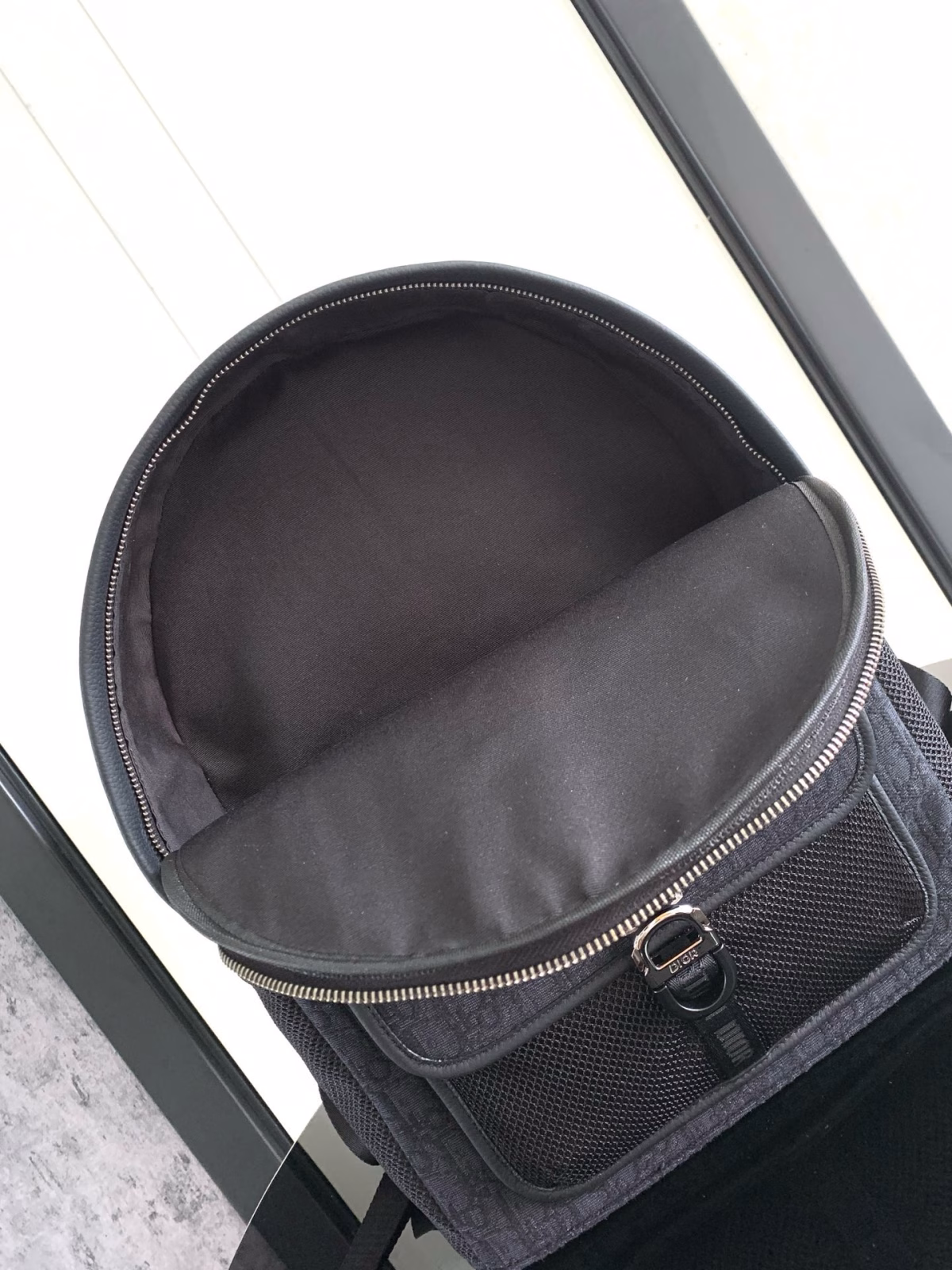 Dior 8 Backpack in Black Dior Oblique Jacquard - Image 3