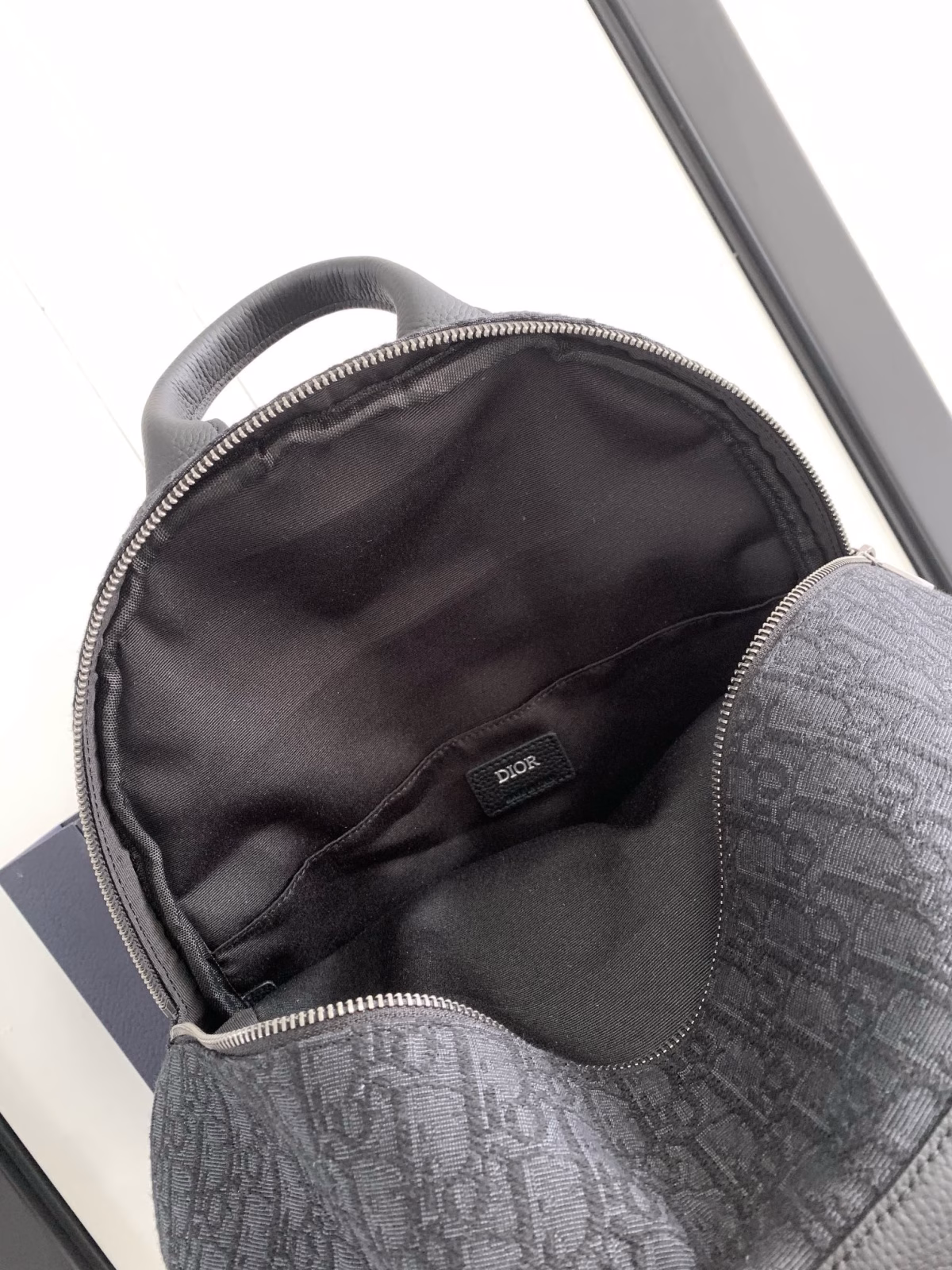 Dior 8 Backpack in Black Dior Oblique Jacquard - Image 5