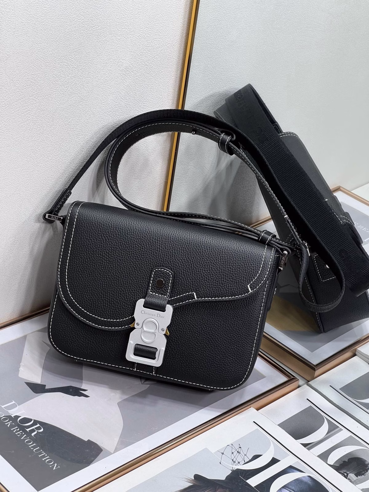 Dior Men's Mini Saddle Messenger Bag In Black Grained Calfskin - Image 5