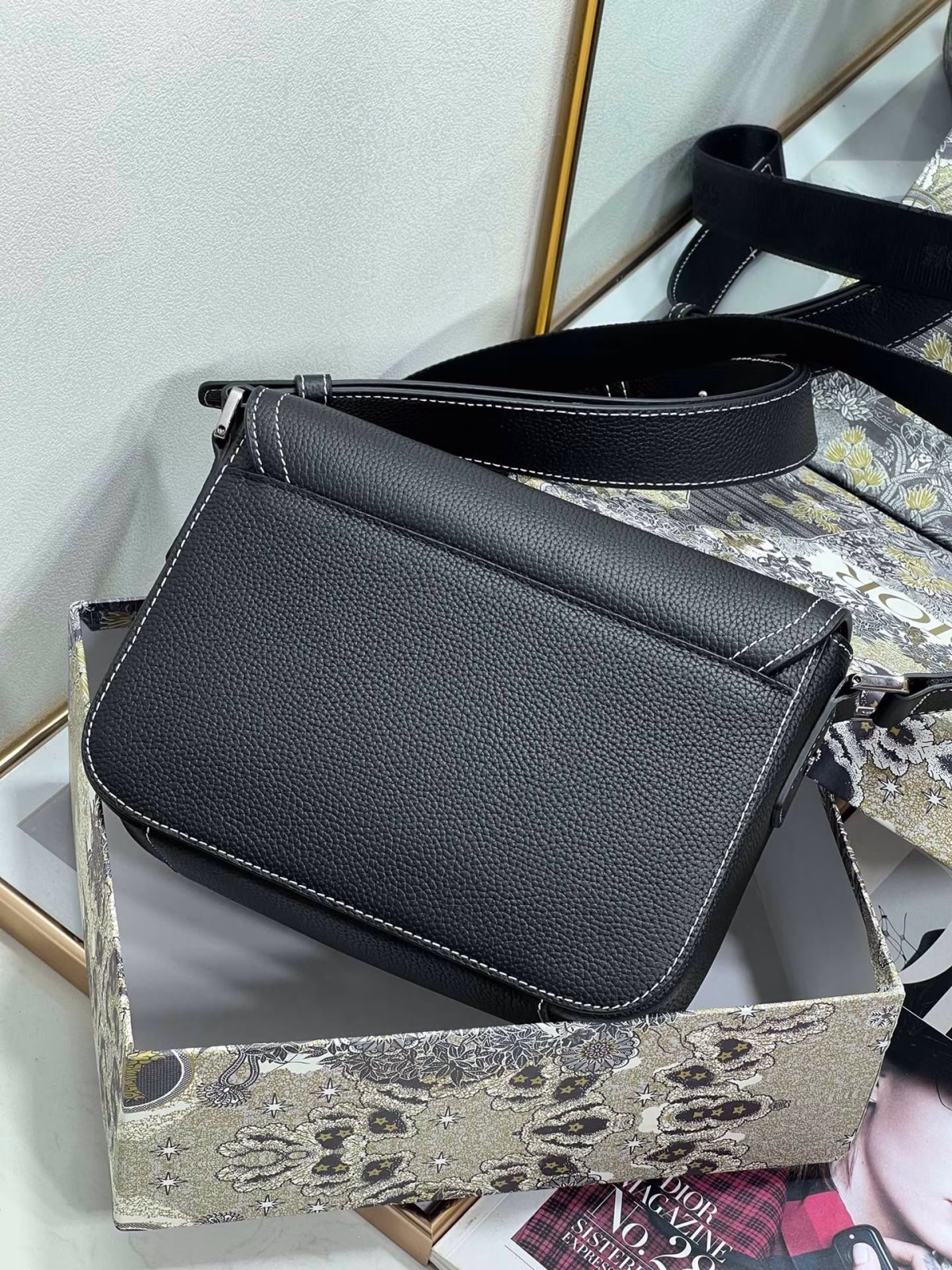 Dior Men's Mini Saddle Messenger Bag In Black Grained Calfskin - Image 10