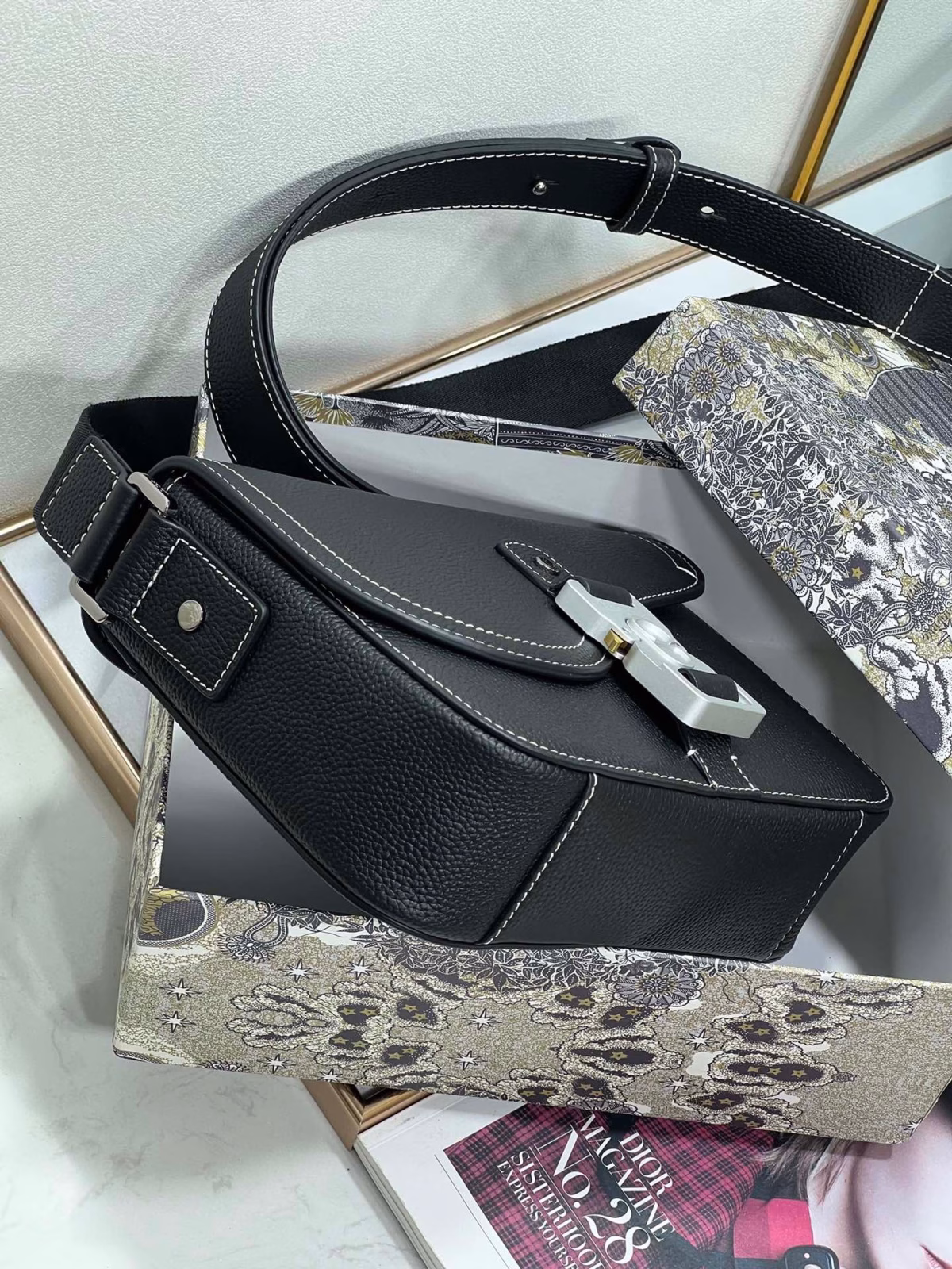 Dior Men's Mini Saddle Messenger Bag In Black Grained Calfskin - Image 4