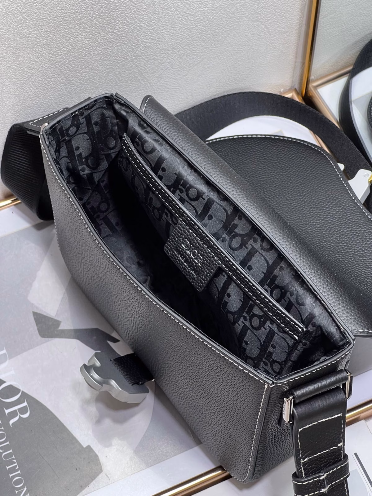 Dior Men's Mini Saddle Messenger Bag In Black Grained Calfskin - Image 7